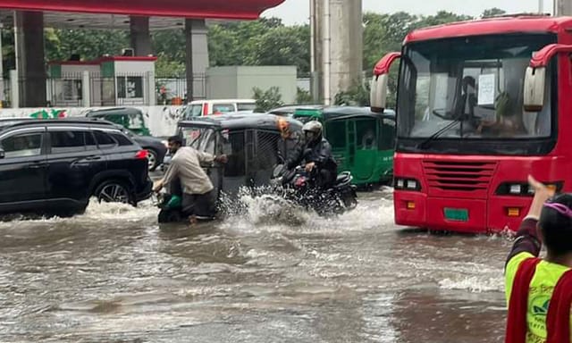 ৩ ঘণ্টায় ঢাকায় ৮০ মিলিমিটার বৃষ্টি
